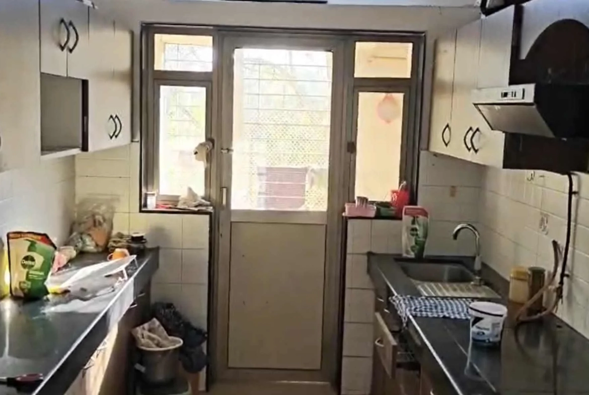 Flat on Rent Malad West Opp Infinity Mall China Link (1)