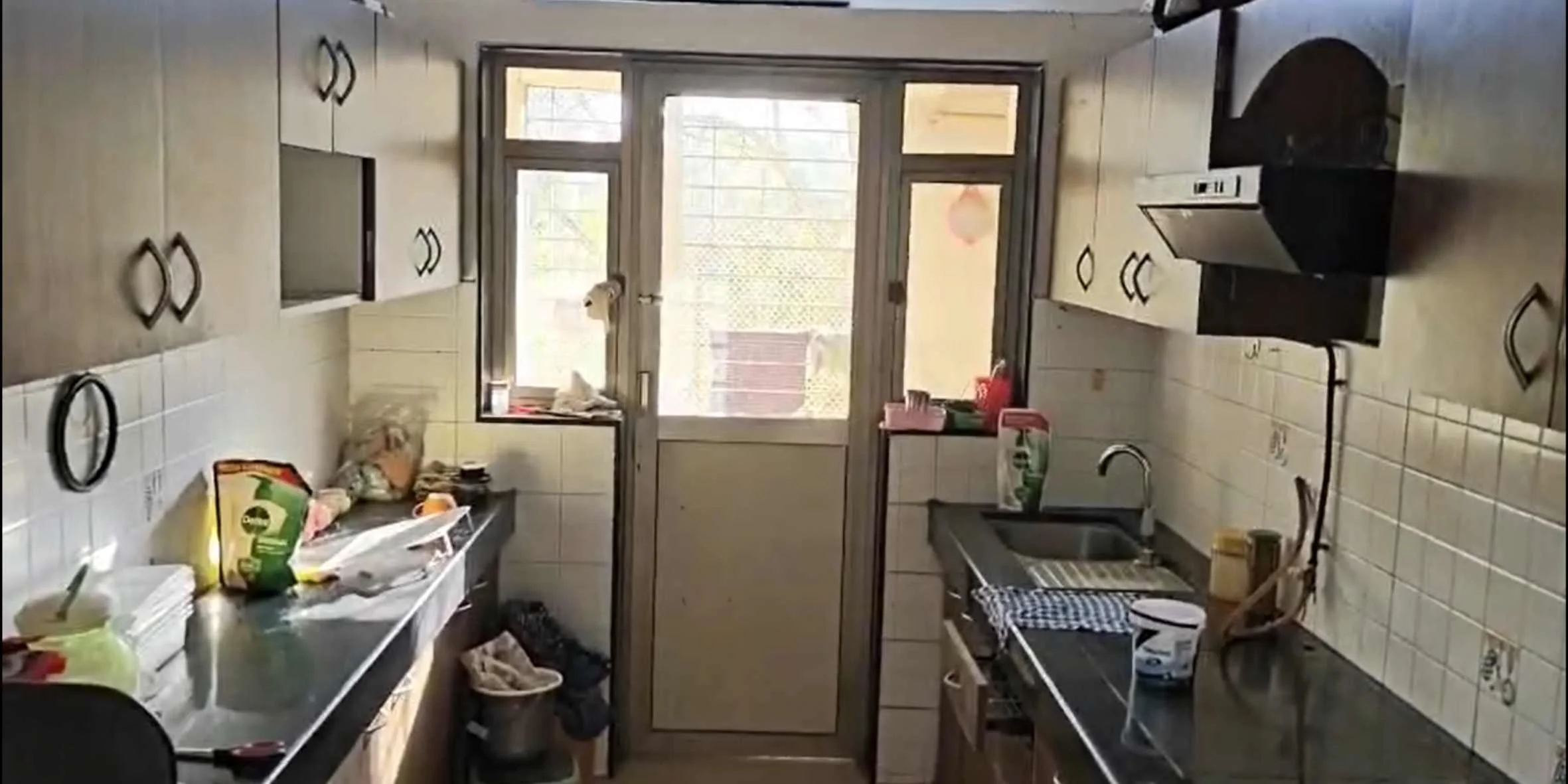 Flat on Rent Malad West Opp Infinity Mall China Link (1)