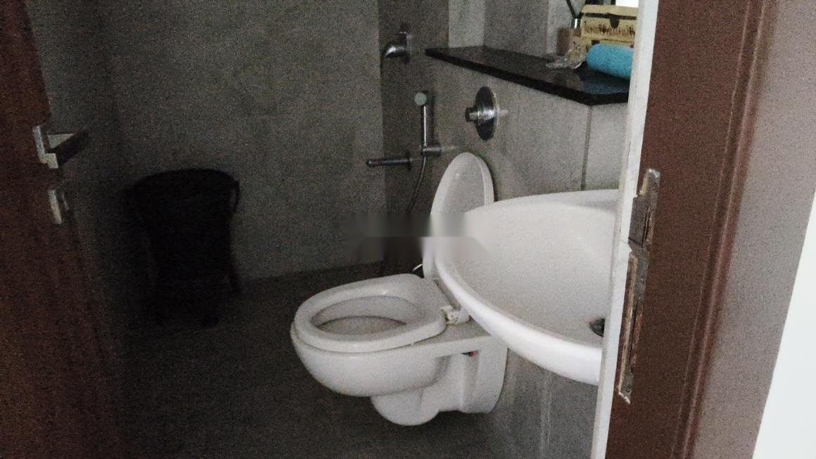 2 BHK Empty Flat for Rent in Sheth Irene, Malad West