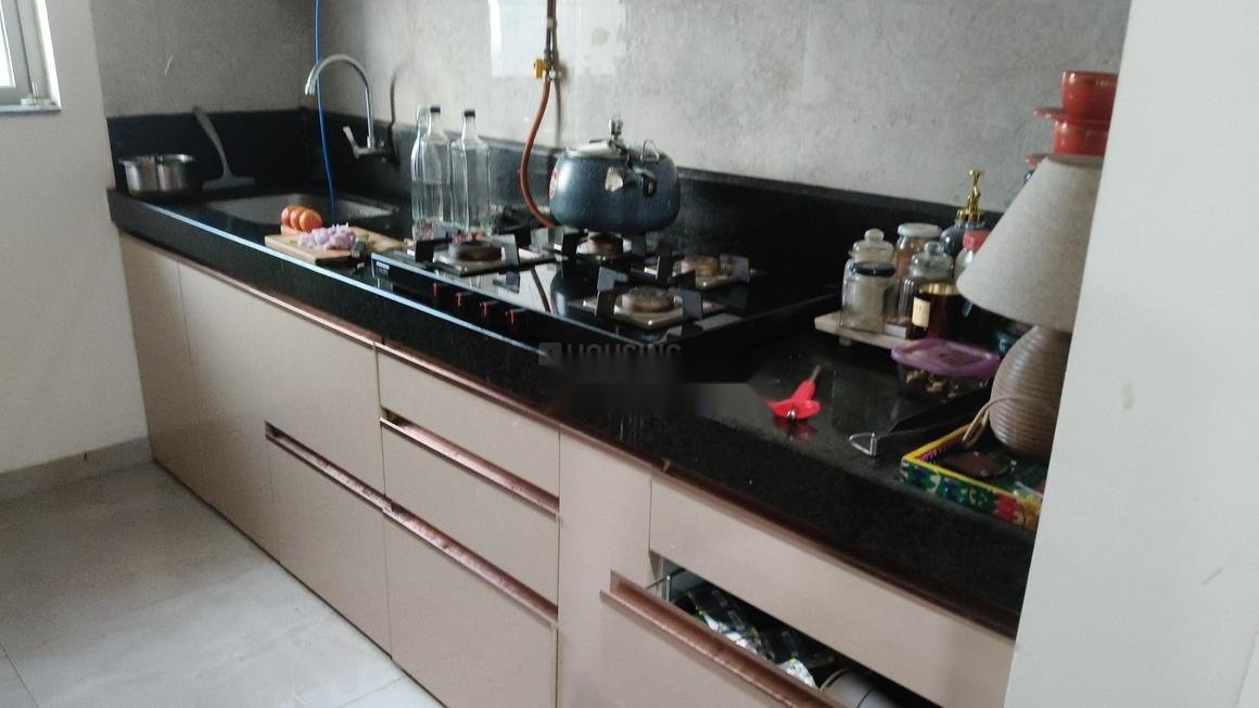 2 BHK flat for rent in Malad West at Sheth Irene